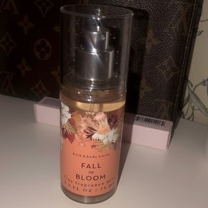 Bath & Body Works Fall In Bloom Mist